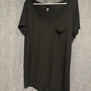 Black pocket tee